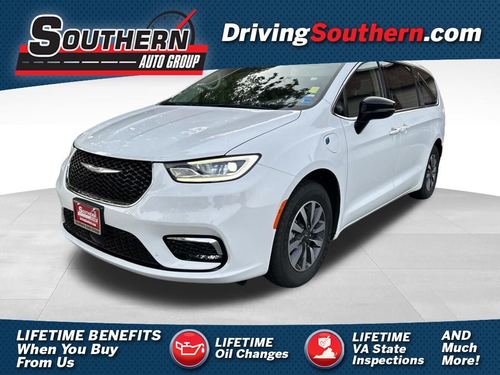 Used 2024 Chrysler Pacifica - photo 1