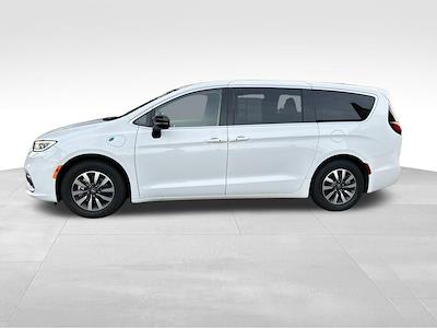 2024 Chrysler Pacifica FWD Minivan for sale #OP10404 - photo 2