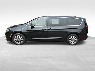 2024 Chrysler Pacifica FWD Minivan for sale #OP10405 - photo 2