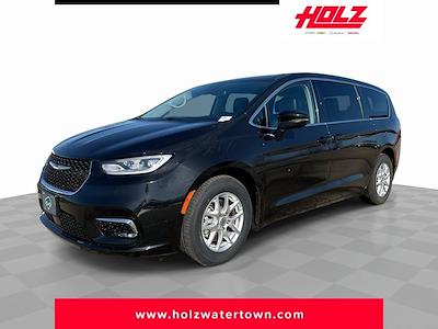 Used 2023 Chrysler Pacifica - photo 1