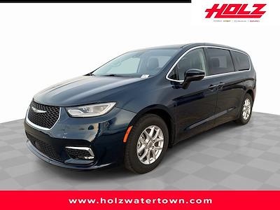 Used 2023 Chrysler Pacifica - photo 1