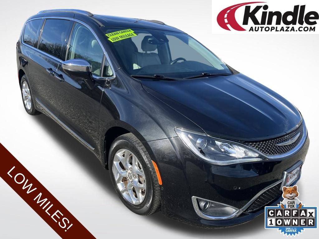 Used 2017 Chrysler Pacifica - photo 1