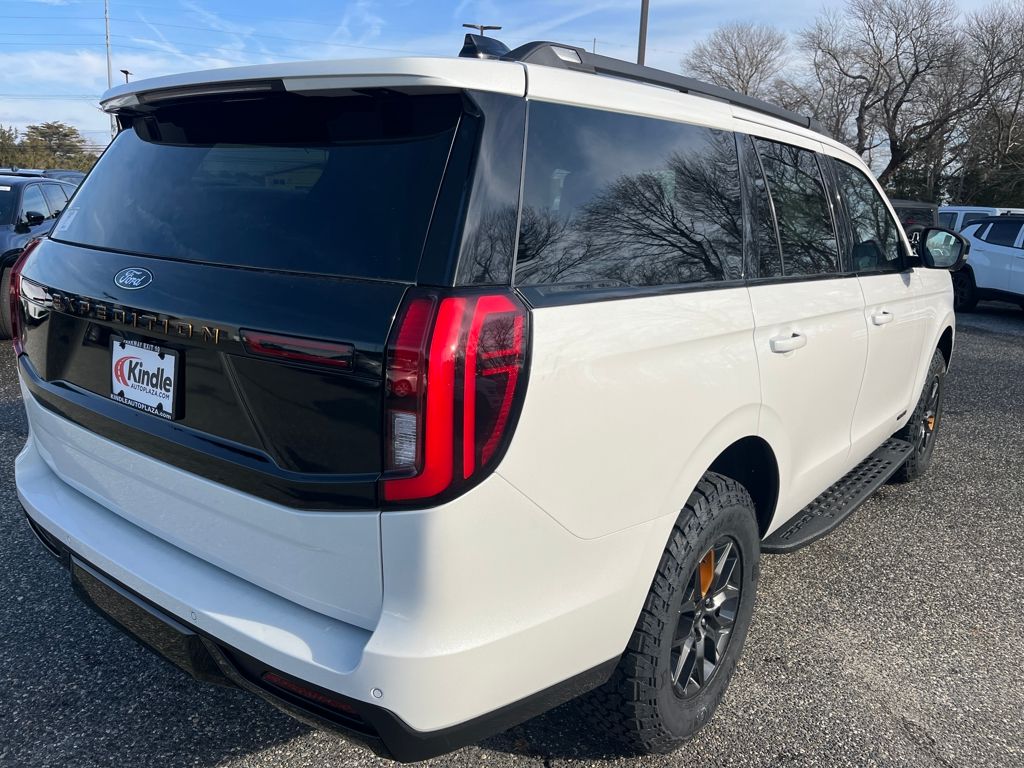 New 2025 Ford Expedition - photo 2