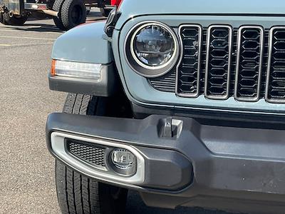 Used 2024 Jeep Gladiator - photo 1