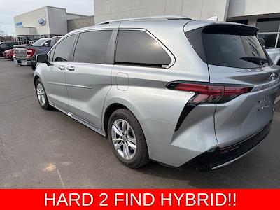 Used 2024 Toyota Sienna - photo 1