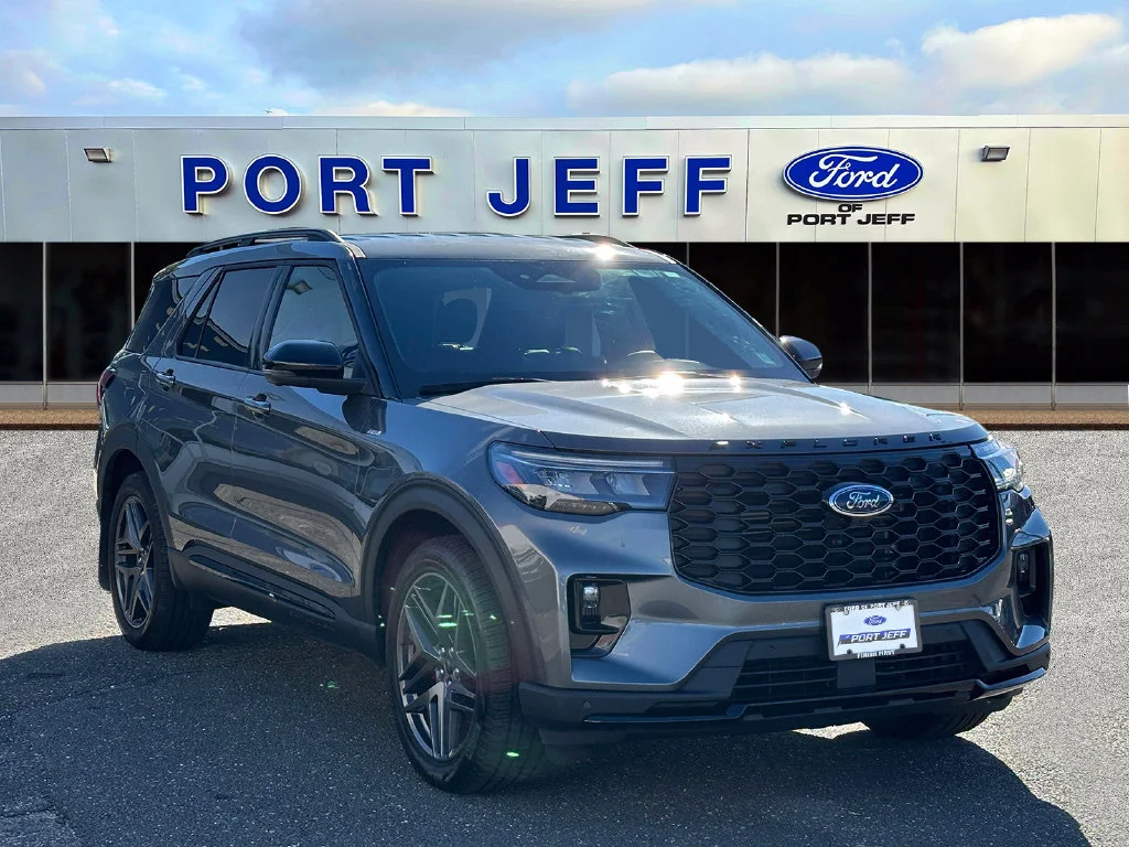 Used 2026 Ford Explorer - photo 2