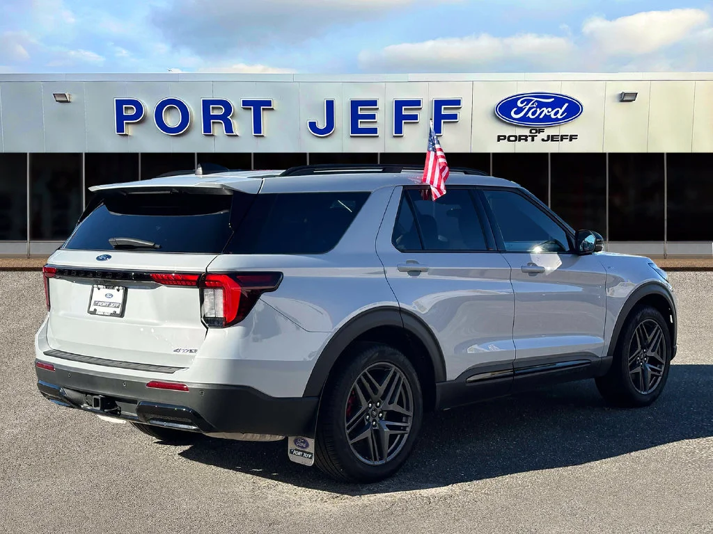 Used 2026 Ford Explorer - photo 2