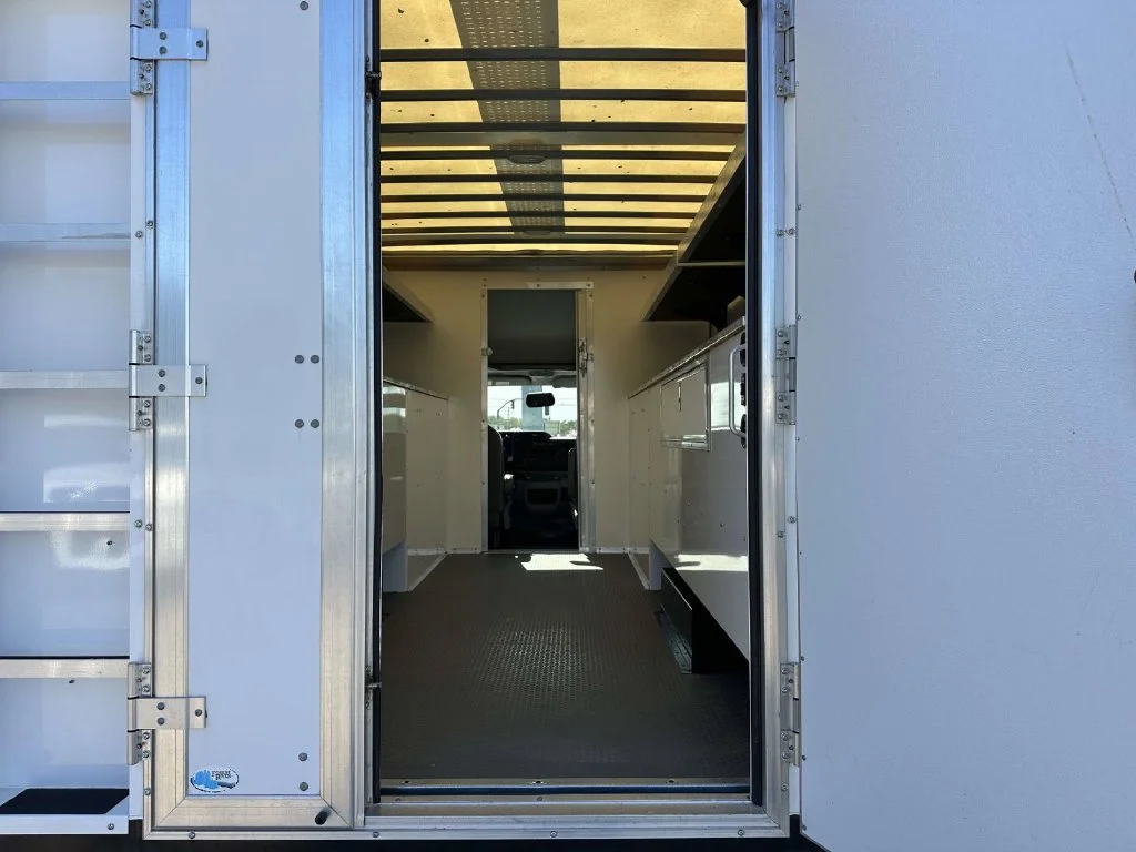 Used 2025 Ford E-350 - photo 2