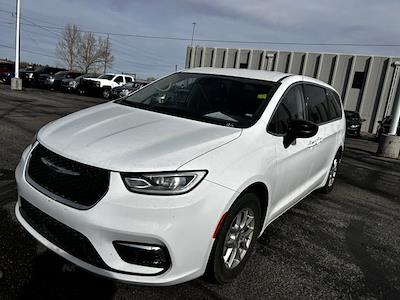 Used 2024 Chrysler Pacifica - photo 1