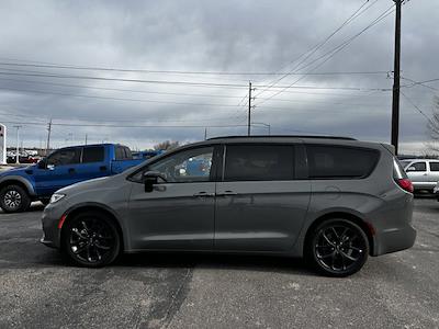 Used 2025 Chrysler Pacifica - photo 1