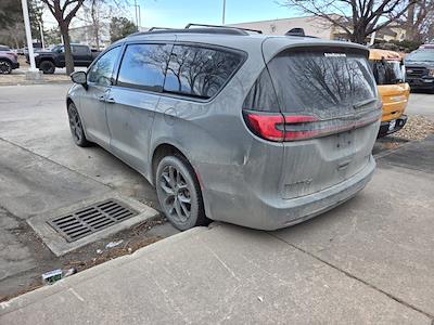 Used 2023 Chrysler Pacifica Limited Minivan for sale #PR504233T - photo 2