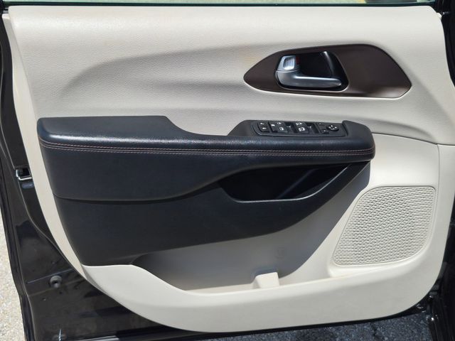 Used 2018 Chrysler Pacifica - photo 13