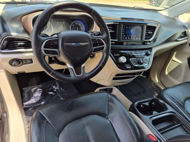 Used 2018 Chrysler Pacifica - photo 1