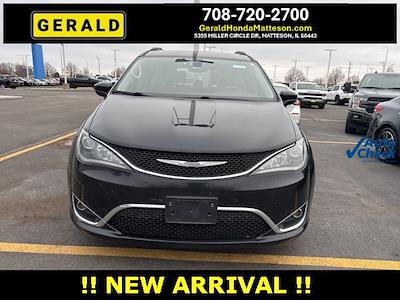 Used 2017 Chrysler Pacifica - photo 1