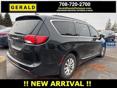 Used 2017 Chrysler Pacifica - photo 1