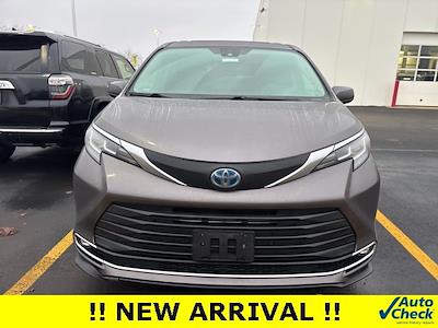Used 2021 Toyota Sienna XLE Minivan for sale #707011A - photo 2