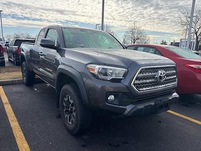 Used 2017 Toyota Tacoma - photo 1