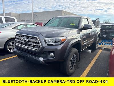 Used 2017 Toyota Tacoma - photo 1