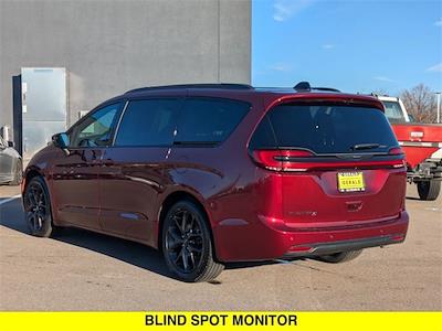 Used 2023 Chrysler Pacifica Touring L FWD Minivan for sale #88521A - photo 2