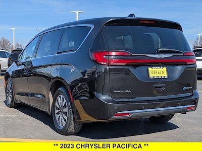 Used 2023 Chrysler Pacifica - photo 1