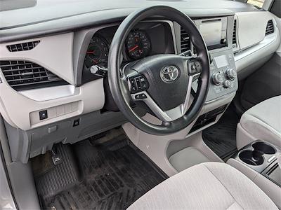 Used 2017 Toyota Sienna - photo 1