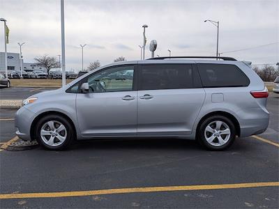 Used 2017 Toyota Sienna - photo 1