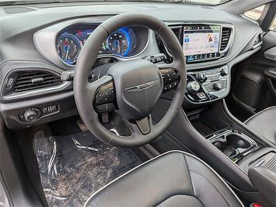 Used 2025 Chrysler Pacifica Limited Minivan for sale #P6548 - photo 2