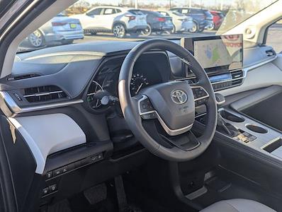 Used 2025 Toyota Sienna - photo 1