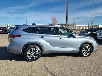 Used 2022 Toyota Highlander XLE for sale #40149A - photo 2