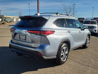 Used 2022 Toyota Highlander XLE for sale #40149A - photo 2