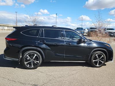 Used 2021 Toyota Highlander - photo 1