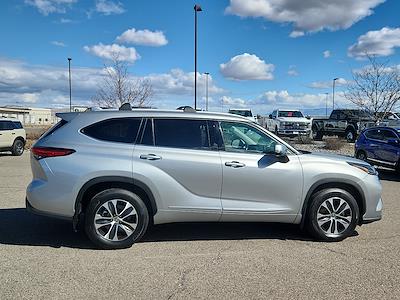 Used 2022 Toyota Highlander - photo 1