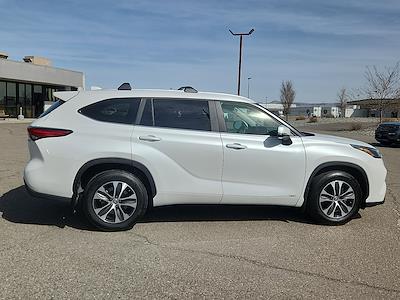 Used 2023 Toyota Highlander - photo 1