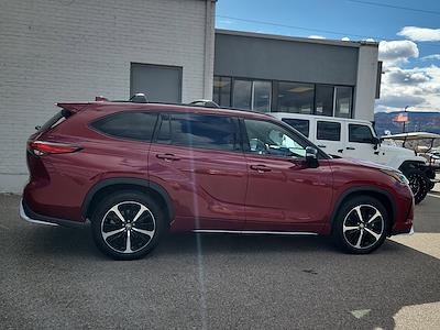 Used 2022 Toyota Highlander - photo 1