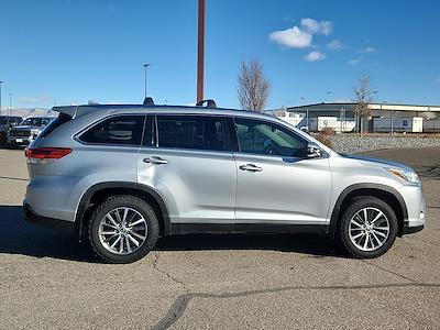 Used 2019 Toyota Highlander XLE for sale #68833A - photo 2