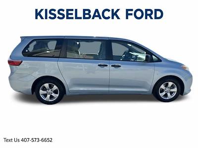 Used 2017 Toyota Sienna - photo 1
