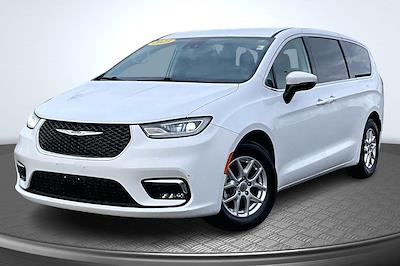 Used 2023 Chrysler Pacifica - photo 1