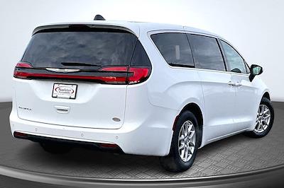 Used 2023 Chrysler Pacifica - photo 1