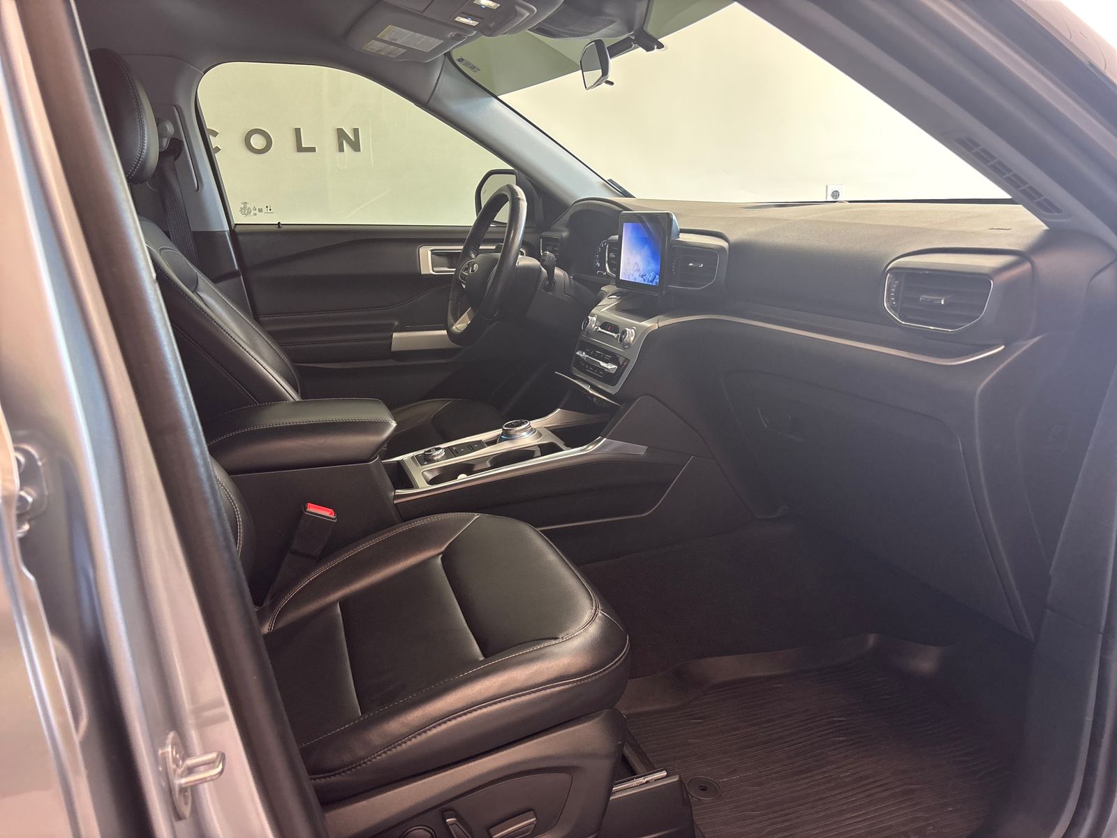 Used 2022 Ford Explorer - photo 7
