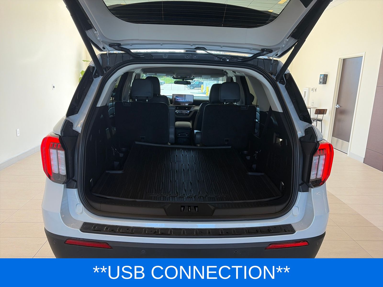 Used 2026 Ford Explorer - photo 5