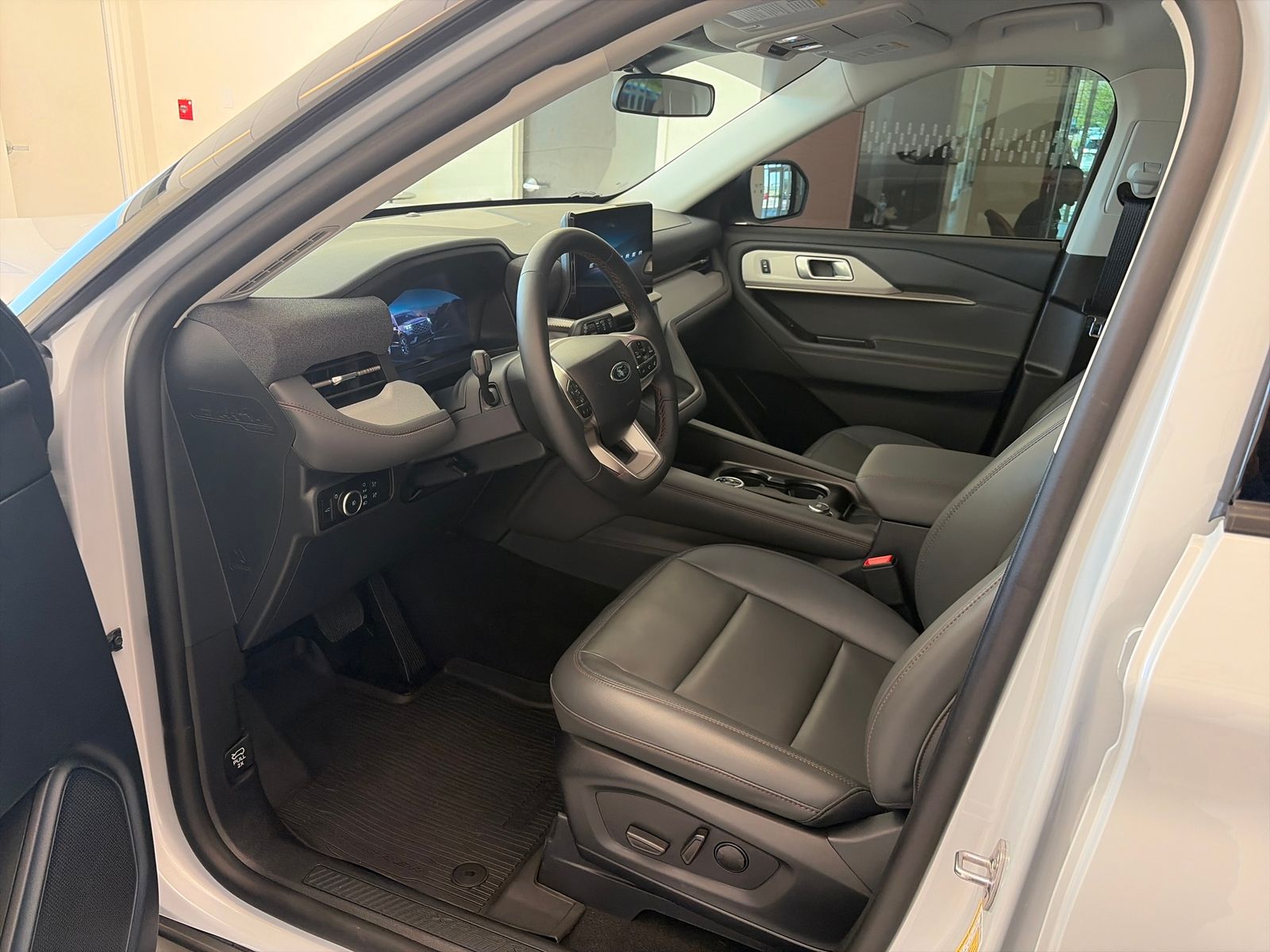 Used 2026 Ford Explorer - photo 7