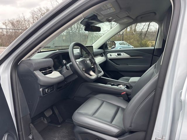 Used 2026 Ford Explorer - photo 8