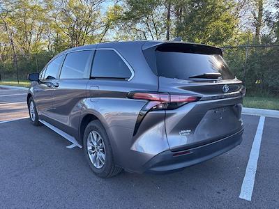 2021 Toyota Sienna FWD Minivan for sale #522566A - photo 2