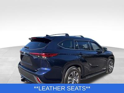 Used 2021 Toyota Highlander - photo 1