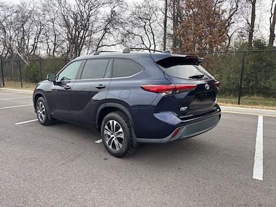 Used 2022 Toyota Highlander XLE for sale #718023A - photo 2