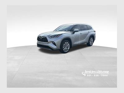 Used 2025 Toyota Highlander - photo 1