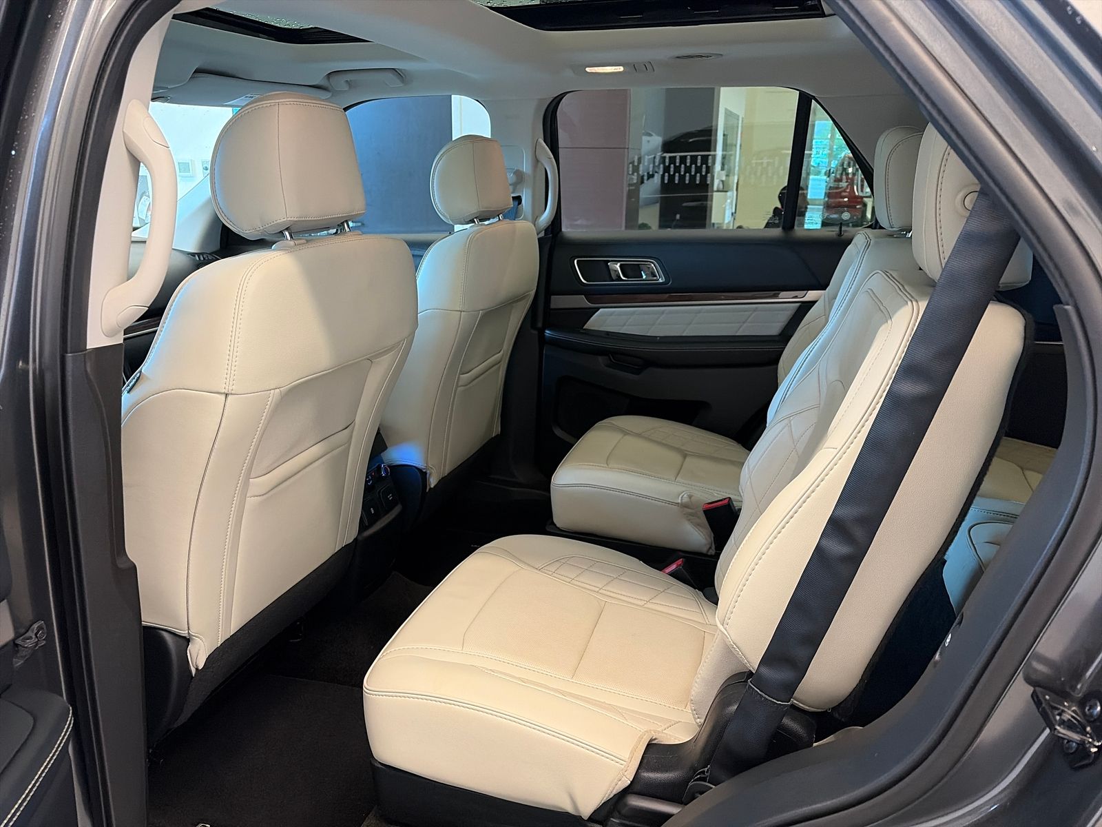 Used 2017 Ford Explorer - photo 12