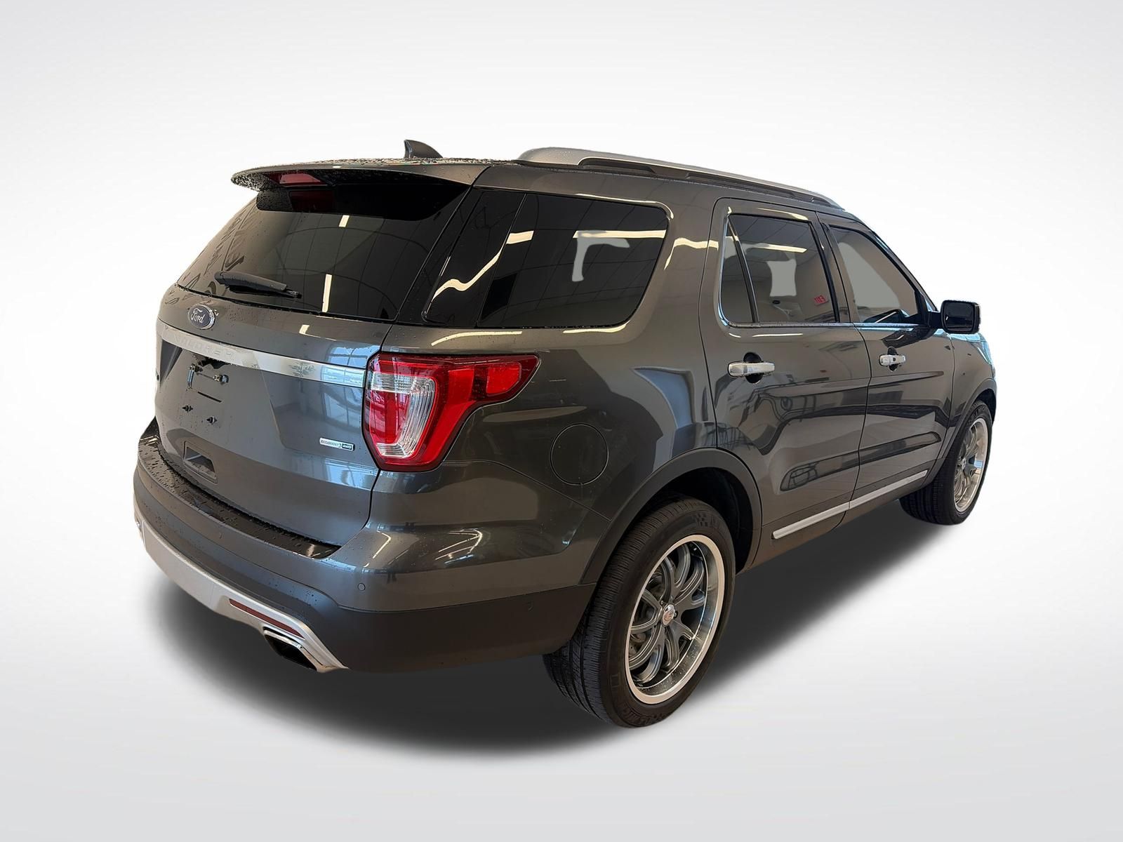 Used 2017 Ford Explorer - photo 2
