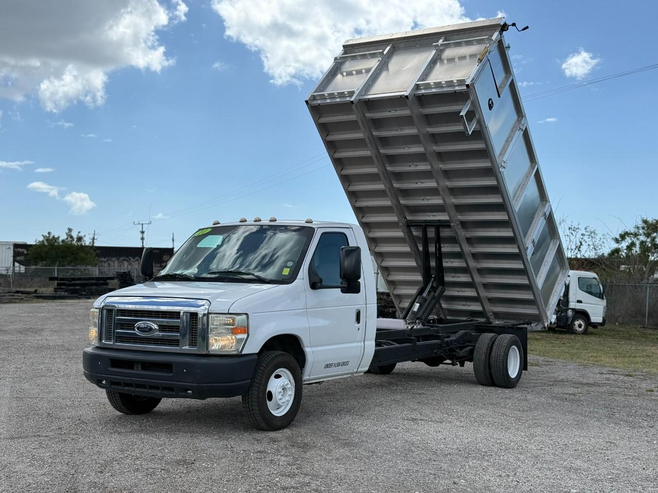 Used 2011 Ford E-450 - photo 5