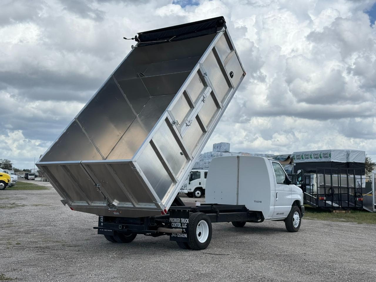 Used 2011 Ford E-450 - photo 9